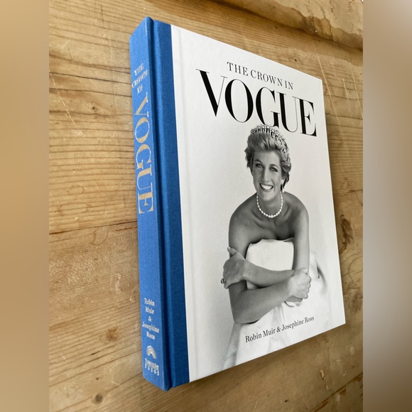NWT The Crown In Vogue Large Coffee Table Book - Picture 4 of 13